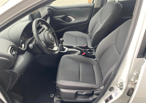 Toyota Yaris cena 63900 przebieg: 121529, rok produkcji 2022 z Brwinów małe 254